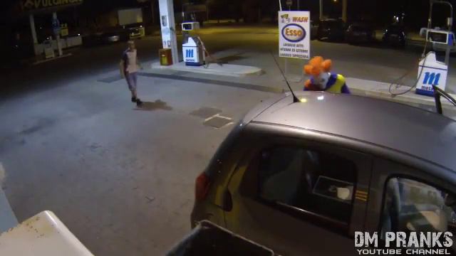 Все о Оно или кто такой Пеннивайз смотреть онлайн