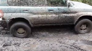 Mitsubishi padjero io в грязь на пузо