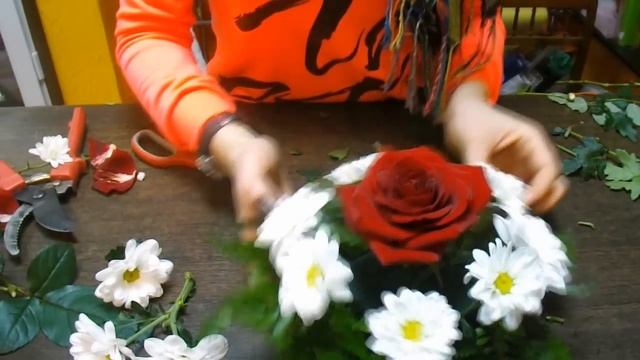 Флористика.УРОКИ ФЛОРИСТИКИ. Мастер- класс.Очень простая Композиция на стол для гостей.. смотреть онлайн