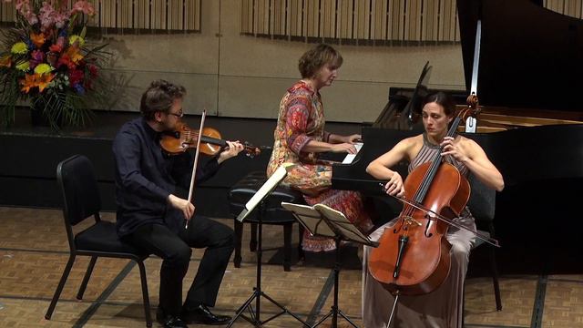 Beethoven - Piano Trio in D Major "Ghost" смотреть онлайн