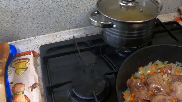 Жаренная куриная печёнка с макаронами смотреть онлайн