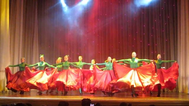 Танец "Розы" ансамбль танца "Ровесник" смотреть онлайн