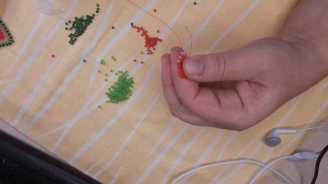 Серьги-арбузы из бисера. Быстро, просто и красиво. смотреть онлайн