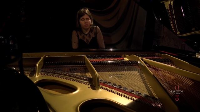 Марьяна Суслопарова исполняет этюд Скрябина смотреть онлайн