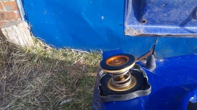 Как проверить НОВУЮ крышку радиатора за 10 сек прям в магазине без горячей воды. | ЛАЙФХАКИ смотреть онлайн