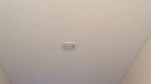 Единый натяжной потолок на всю площадь гостиной, кухни и коридора цельным полотном