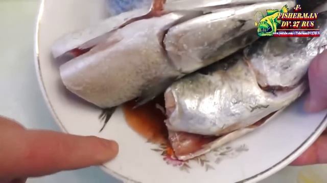 Скумбрия жареная с помидорами и беконом, домашнее блюдо ресторанного уровня. Это очень вкусно. смотреть онлайн