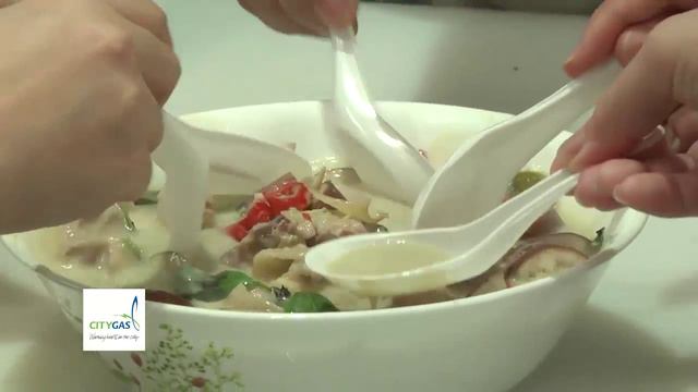 Thai Poached Rice Dumpling Coated with Green Bean and Coconut, and More смотреть онлайн