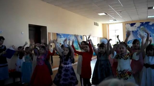 8 марта 2"Г" класс. "Песенка про весну" смотреть онлайн