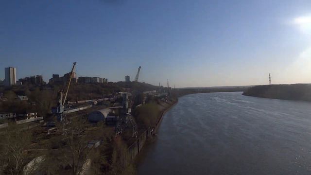 город уфа 24 апреля 2023 вид с затонского моста на реку белую. сильный ветер на закате смотреть онлайн