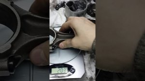 Взвешиваем поршня, пальцы и шатуны