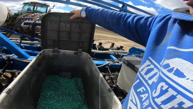 PLANTING OUR COWS A BIG GARDEN! смотреть онлайн