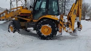 Экскаватор погрузчик. СНТ ЛУЧ. Уборка снега на территории.