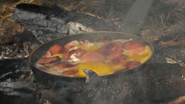 Рыбалка с ночевкой 24 часа! Еда на костре! Настоящий отдых на красивой речке! смотреть онлайн