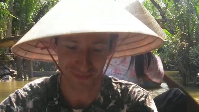 На лодочке по долине реки Меконг смотреть онлайн