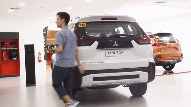 Old v New Mitsubishi Xpander Cross | Walkaround Review смотреть онлайн