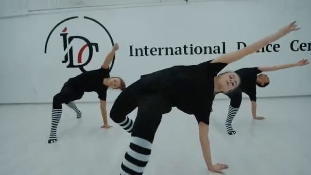 Contemporary class by Ulyana Saharova International Dance Center смотреть онлайн