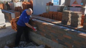Кладка облицовочного кирпича. Строительство дома из пеноблока
