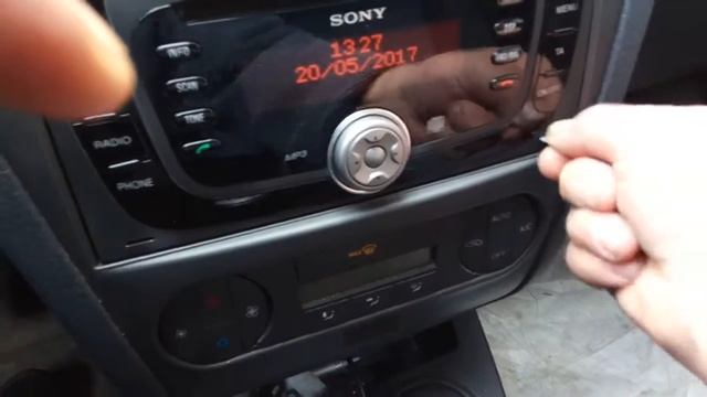 Снятие прямоугольной магнитолы с автомобиля Форд смотреть онлайн