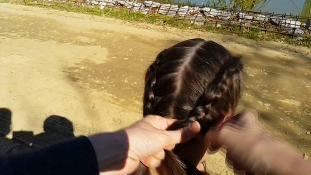 Прическа в школу. Голландские косы в одну французскую // Feathered dutch braids into french braid смотреть онлайн