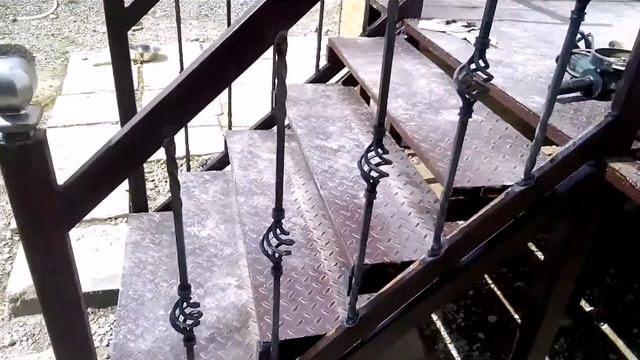 Крыльцо из металла частного дома часть 7. Окончание но не завершение. смотреть онлайн