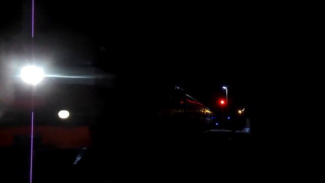 Тепловоз ТЭП70К-0232 прибывает с поездом №625 Витебск - Минск. смотреть онлайн