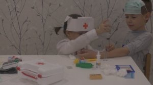 ИГРАЕМ В ДОКТОРА С УКОЛАМИ & ДОКТОР МАШУСТРИК СПАСАЕТ БОЛЬНОГО