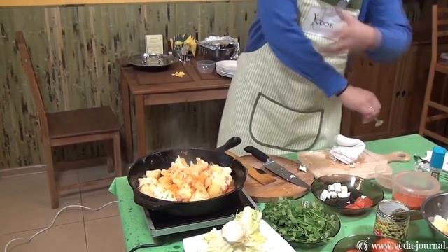 Как приготовить Алу-Гоби, индийское блюдо, картофель с цветной капустой. Готовит Гарг Сандип. смотреть онлайн