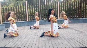 Современный танец под русскую народную песню