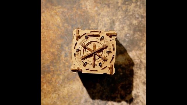 Cambridge Labyrinth CLUEBOX - Escape room in a box смотреть онлайн