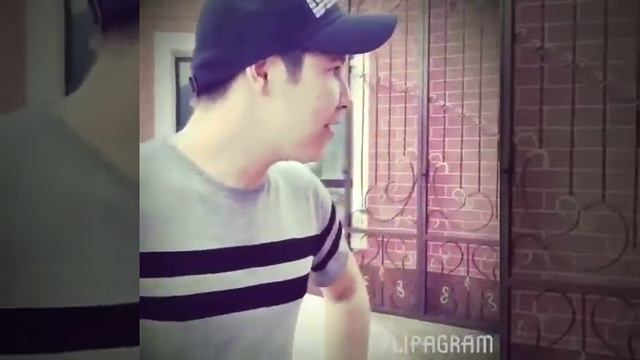 Дарим цветы прохожим девушкам. 1 часть. смотреть онлайн