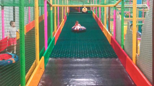 Ксюша сердечко и Андрюша играют в детской комнате 🔥🔥🔥👍👍👍 смотреть онлайн