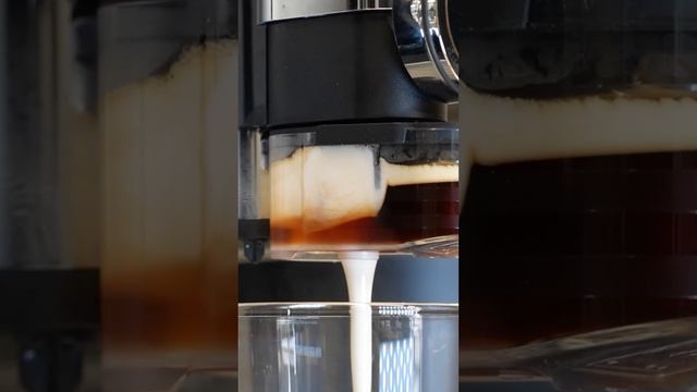 Káva + mléko + čokoládový sirup = kávovar Jura J8 ? #coffee #juracoffee @jura_coffee смотреть онлайн