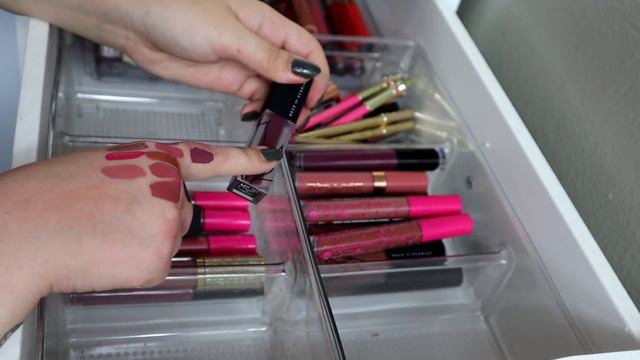 Liquid Lipstick Declutter! 70 Gone! + Swatches! смотреть онлайн