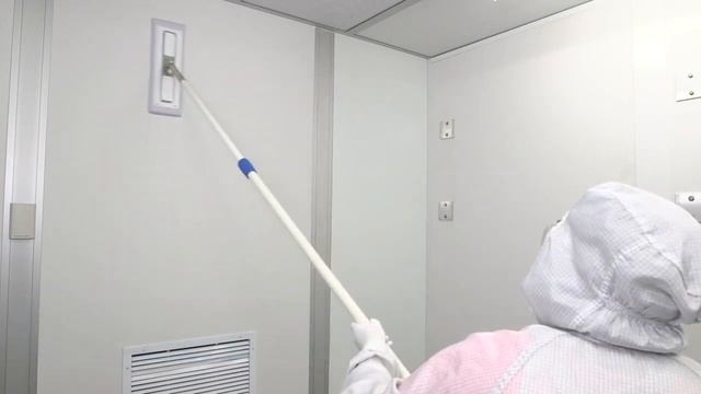 Уборка и дезинфекция стен в чистом помещении в соответствии с GMP смотреть онлайн