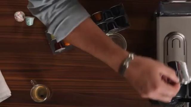 Nespresso Delonghi Lattissima Touch смотреть онлайн