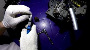 Замена щеток генератора  форд фокус 2 1.8