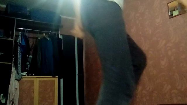 Кручу сальто!!! Мои Первые Сальто на кровати смотреть онлайн