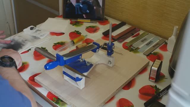 Первая заточка на камеру. Точилка ЖУК. смотреть онлайн