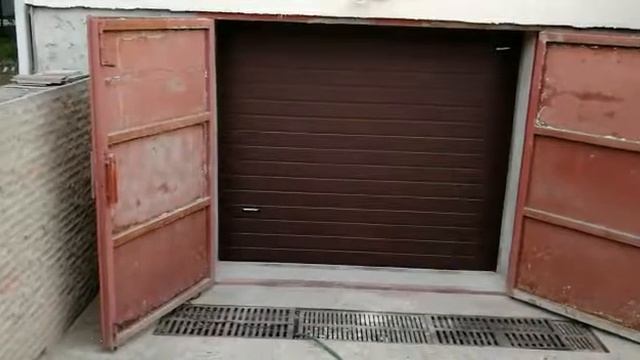 Секционные ворота DoorHan Lux цвет 8017 (umdom123.ru) смотреть онлайн