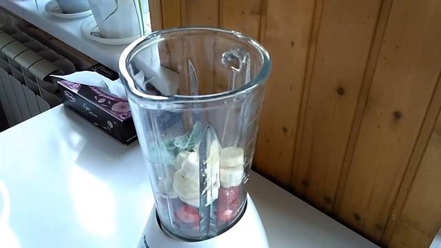 КЛУБНИЧНО-БАНАНОВЫЙ СМУЗИ. смотреть онлайн