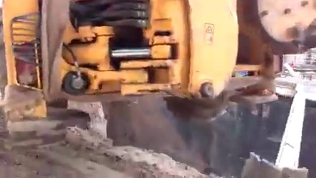 Крановщик  ,завалил кран ..Crane Operator, Failed The Crane ..