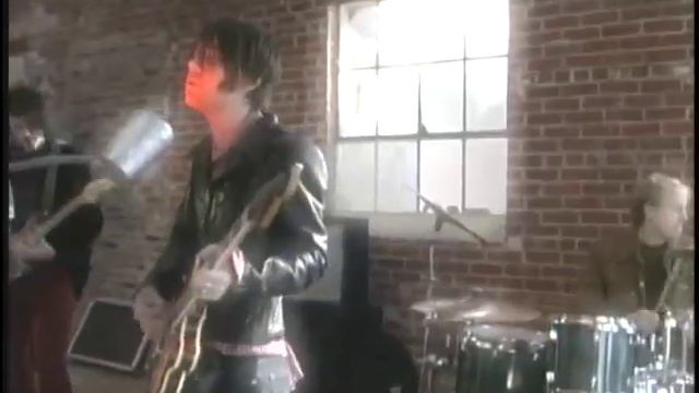 Low Flying Owls - Glad To Be Alive смотреть онлайн