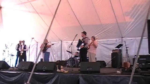 "Uncle Jerry Polka" смотреть онлайн