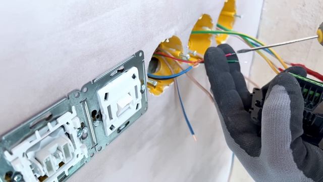 УСТАНОВКА ЧИСТОВОЙ ЭЛЕКТРИКИ| Розетки, выключатели, ТВ, интернет, терморегулятор | Серия 47 смотреть онлайн