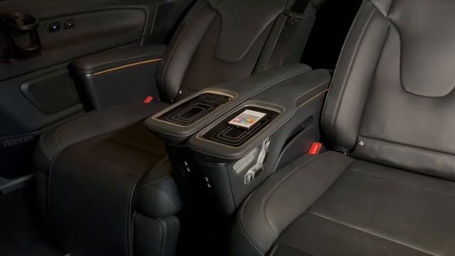 V Class, Vito W447 - комфортные капитанские чёрные сидения смотреть онлайн