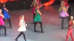 Ирландские танцы, чечетка. Девушки танцуют