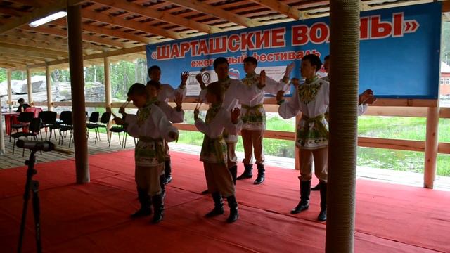 Игра Ложкарей, на набережной Шарташа, Кафе карасики.