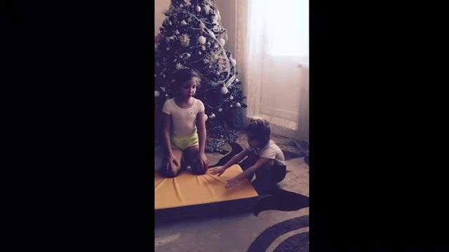 Как делать кувырок вперёд. Урок 3.