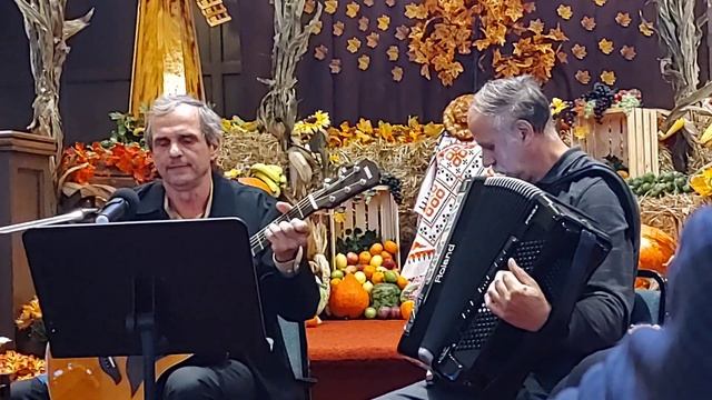 КОСАРИ НА ЛУГУ - играют Сергей Акинин и Виктор Белогуров - Филадельфия 12 ноября 2023 г. смотреть онлайн